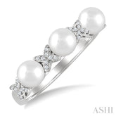 1/10 Ctw 5MM White Pearl and Floral Round Cut Diamond Fashion Band in 14K White Gold
