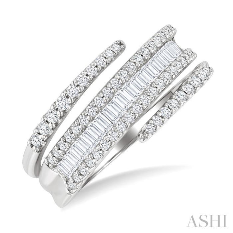 3/4 Ctw Baguette and Round Cut Diamond Spiral Band in 14K White Gold