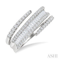 3/4 Ctw Baguette and Round Cut Diamond Spiral Band in 14K White Gold