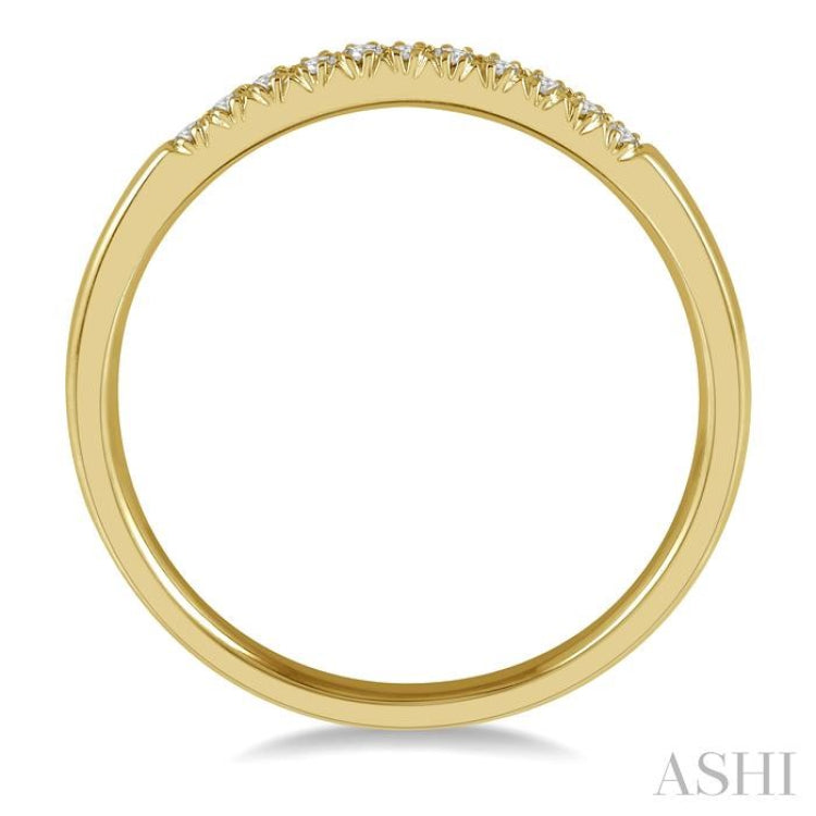 1/10 Ctw 11 Stone Round Cut Diamond Wedding Band in 14K Yellow Gold