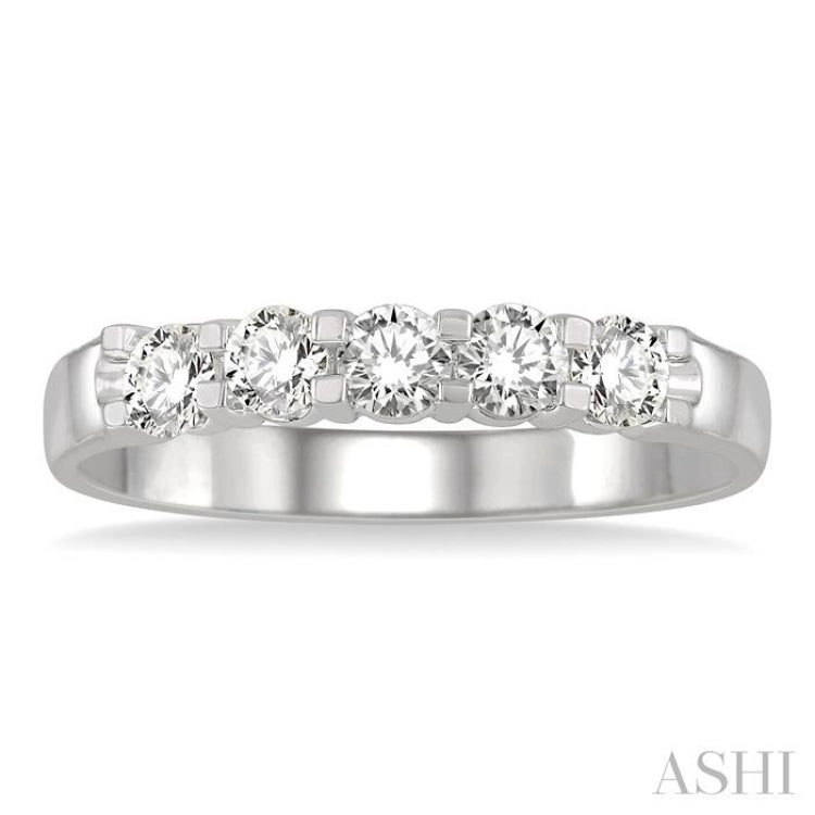 1/2 Ctw 5 Stone Round Cut Diamond Wedding Band in 14K White Gold