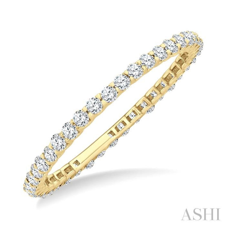 1/2 Ctw Round Cut Diamond Eternity Wedding Band in 14K Yellow Gold