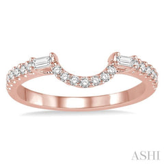1/3 Ctw Crescent Shape Center Diamond Wedding Band in 14K Rose Gold