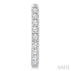 1/2 Ctw Round Cut Diamond Hoop Earrings in 14K White gold