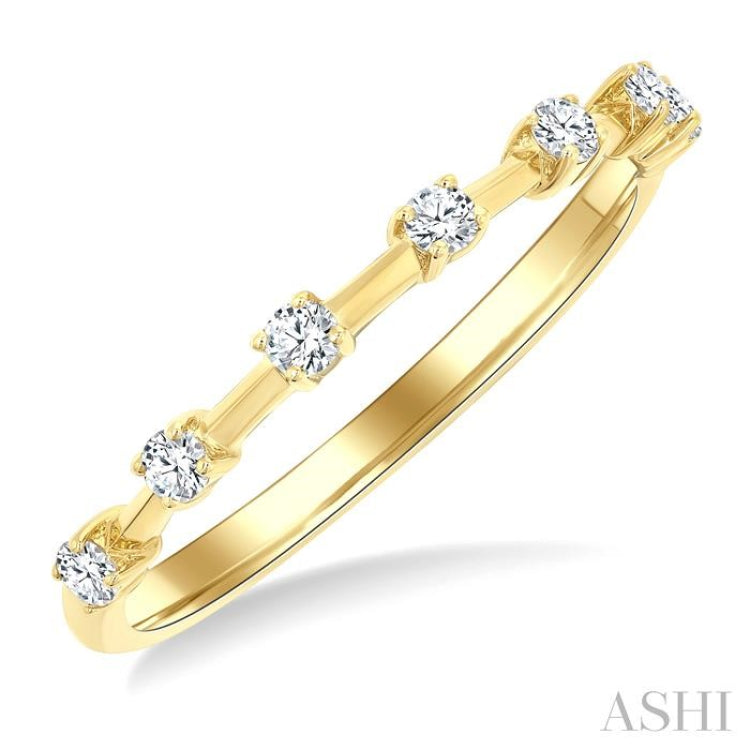 1/5 Ctw Round Cut Diamond Fashion Band in 10K Yellow Gold
