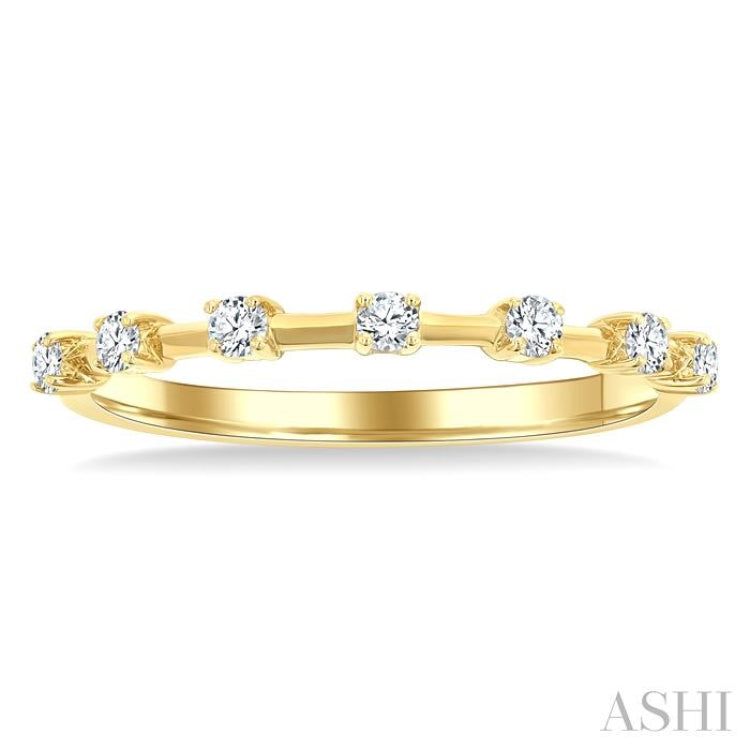 1/5 Ctw Round Cut Diamond Fashion Band in 10K Yellow Gold