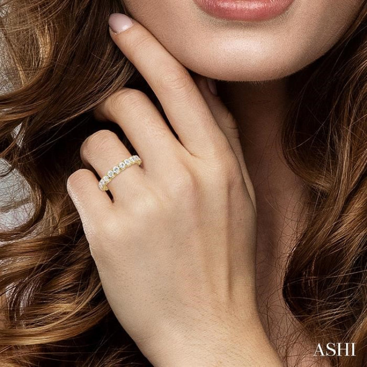 1 1/5 Ctw Diamond Matching Wedding Band in 14K Yellow Gold