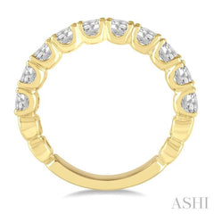 1 1/2 Ctw Lattice Round Cut Diamond Wedding Band in 14K Yellow Gold