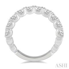 1 1/2 Ctw Lattice Round Cut Diamond Wedding Band in 14K White Gold