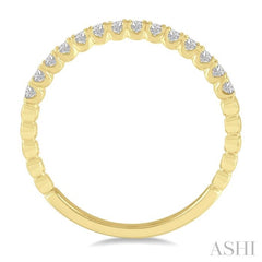 1/4 Ctw Lattice Round Cut Diamond Wedding Band in 14K Yellow Gold