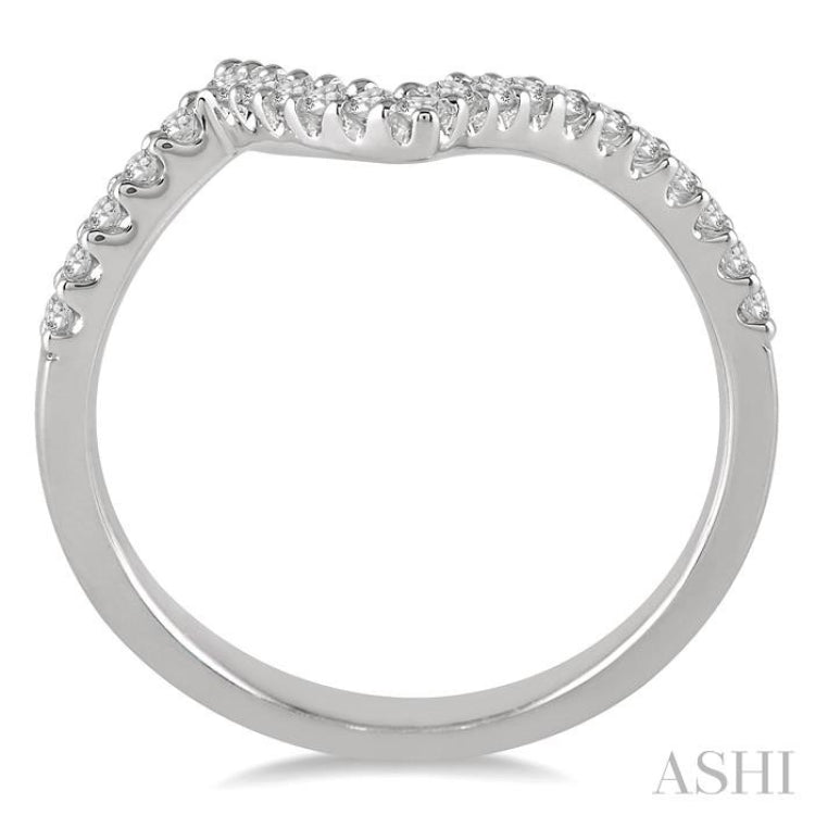 1/5 Ctw Chevron Shank Round Cut Diamond Wedding Band in 14K White Gold