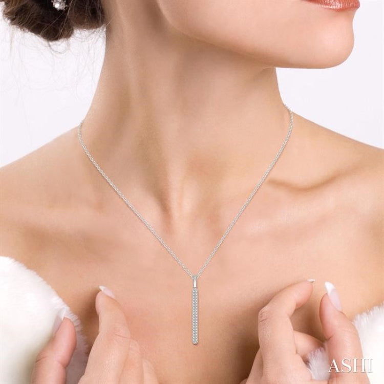 1/4 Ctw Rounded Bar Round Cut Diamond Pendant With Chain in 14K White Gold