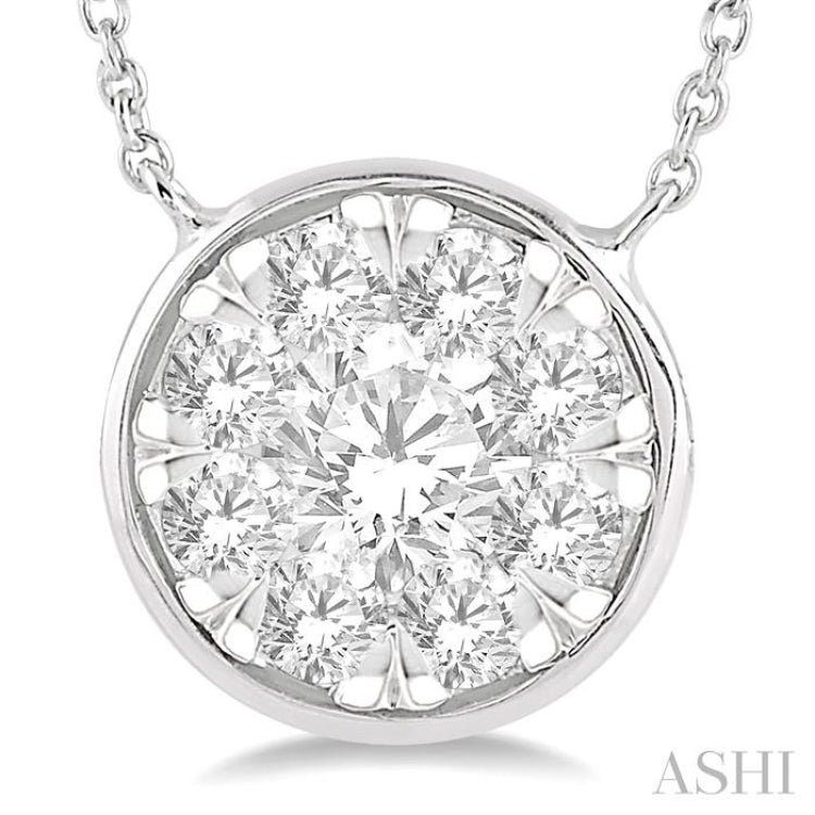 1/2 Ctw Round Shape Lovebright Diamond Pendant With Chain in 14K White Gold