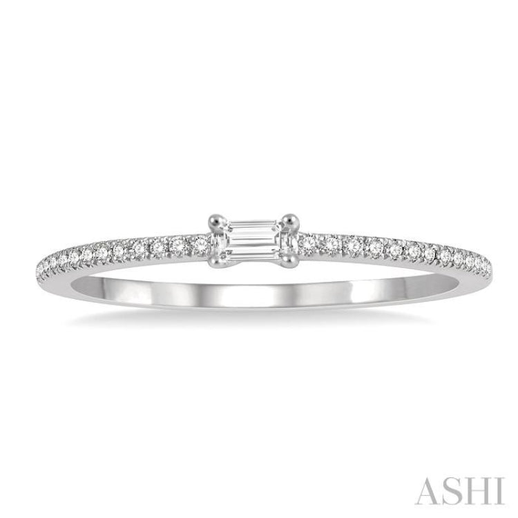 1/6 Ctw Petite Baguette Center Round Cut Diamond Stackable Ring in 14K White Gold