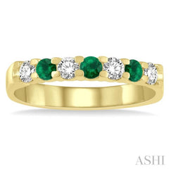 2.6 MM Emerald and 1/4 Ctw Round Cut Diamond Precious Wedding Band in 14K Yellow Gold
