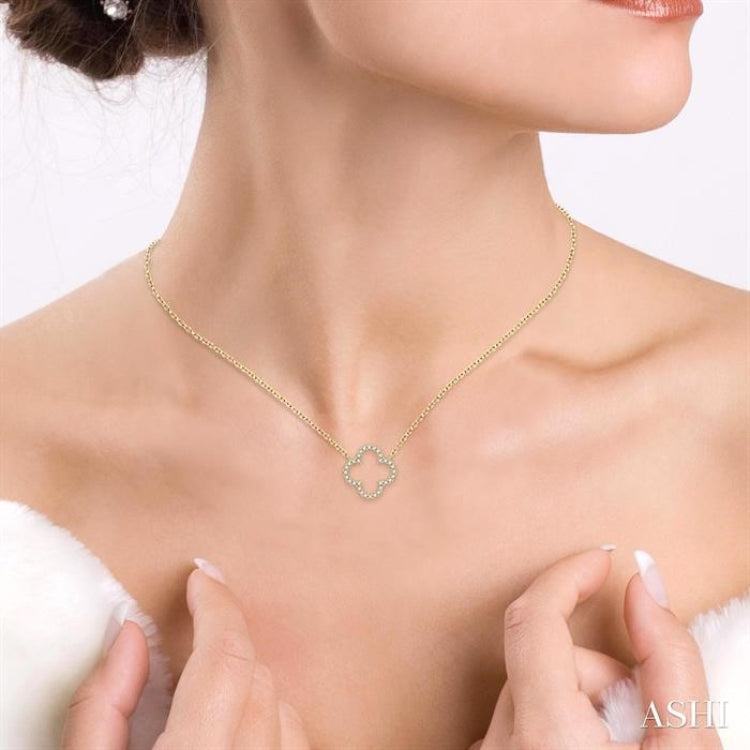 1/2 Ctw Clover Round Cut Diamond Pendant With Chain in 14K Yellow Gold