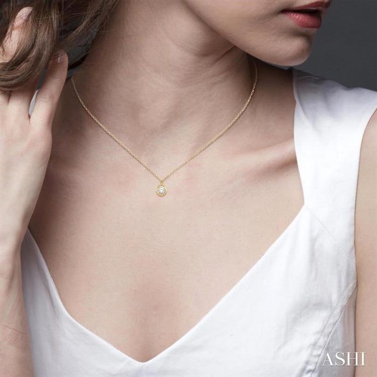 1/3 Ctw Round Cut Diamond Pendant With Chain in 14K yellow Gold