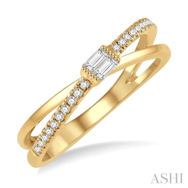 1/6 Ctw Criss Cross Baguette and Round Cut Diamond Fashion Ring in 14K Yellow Gold