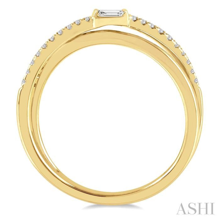 1/6 Ctw Criss Cross Baguette and Round Cut Diamond Fashion Ring in 14K Yellow Gold