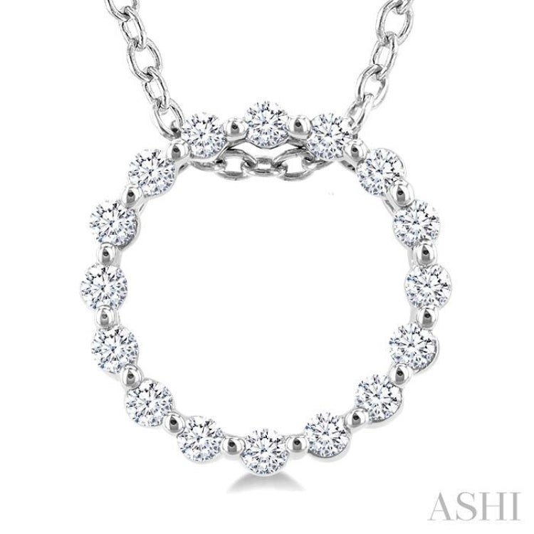 1/10 Ctw Circle Round Cut Diamond Pendant With Chain in Sterling Silver