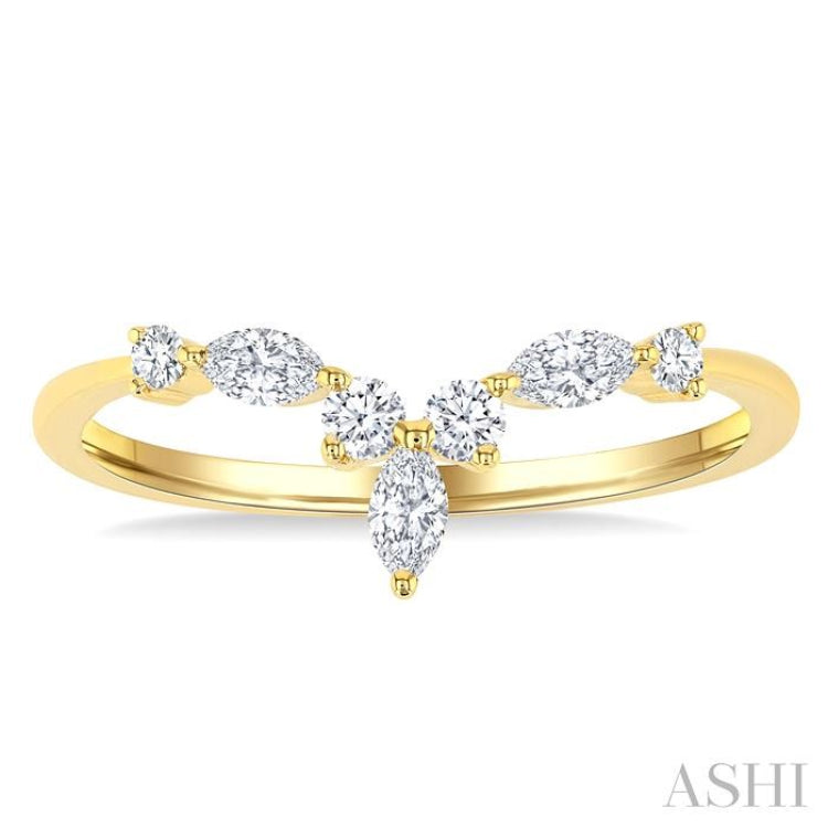 1/4 Ctw Chevron Centerpiece Marquise and Round Cut Diamond Wedding Band in 14K Yellow Gold