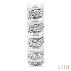 1/10 Ctw Bold Silver Ribbed Swirl Round Cut Diamond Bold Half Hoop Earring in Sterling Silver