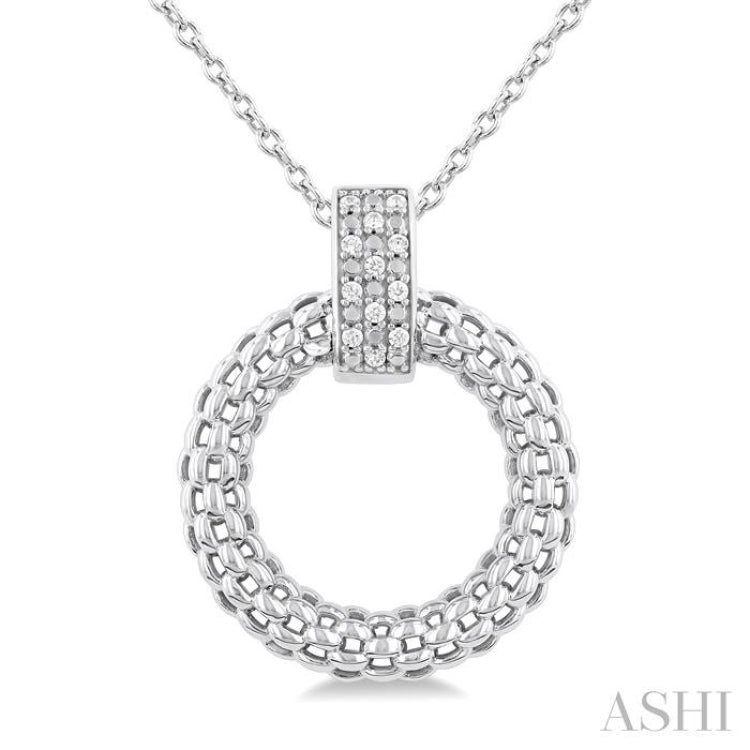 1/8 Ctw Cable Chain Inspired Bold Weave Circle Round Cut Diamond Pendant With Chain in Sterling Silver