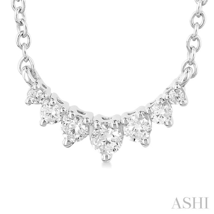 1/8 Ctw Graduated Diamond Smile Petite Necklace in 10K White Gold