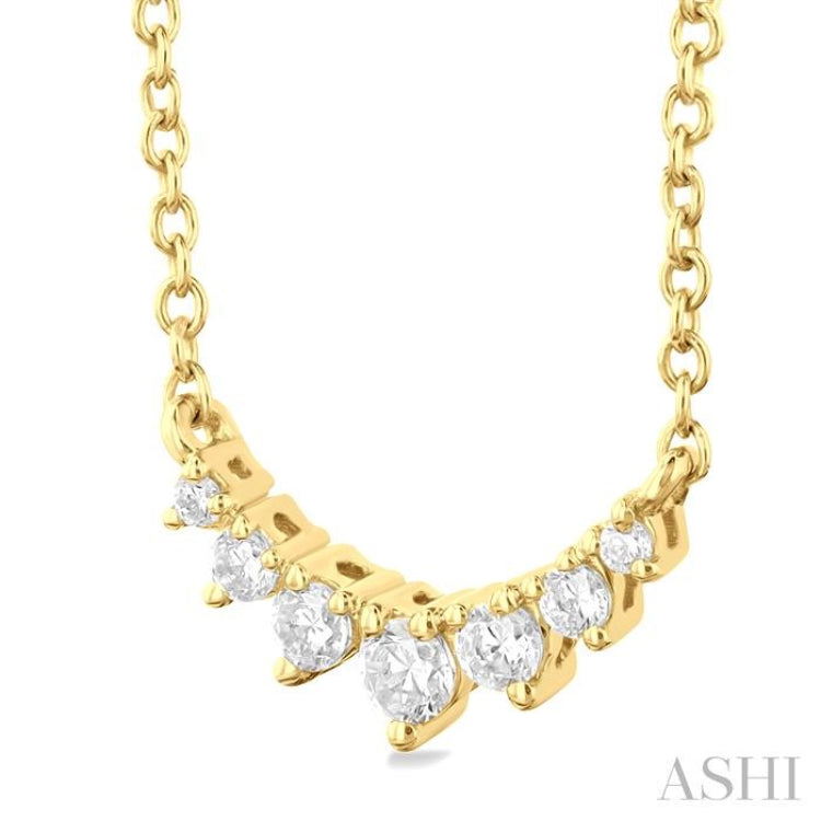 1/8 Ctw Graduated Diamond Smile Petite Necklace in 10K Yellow Gold