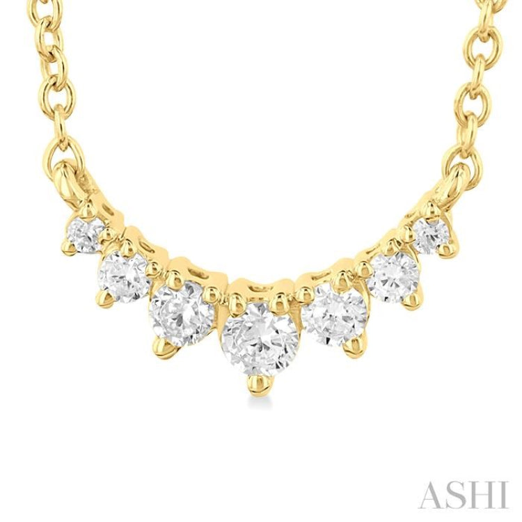 1/8 Ctw Graduated Diamond Smile Petite Necklace in 10K Yellow Gold