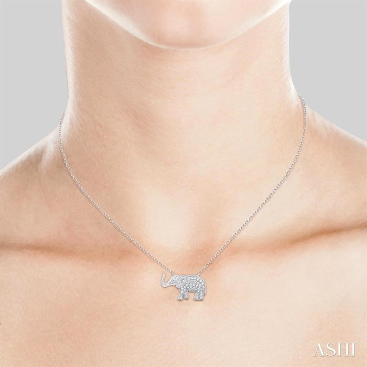 1/6 Ctw Petite Tusked Elephant Round Cut Diamond Fashion Pendant With Chain in 10K White Gold