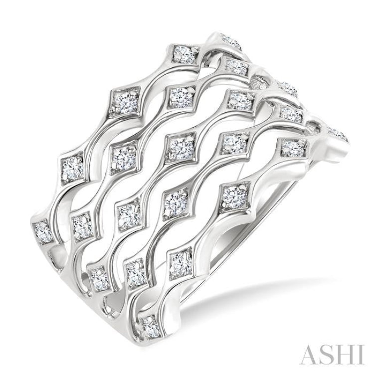 1/3 Ctw 5-Row Kite-Shaped Link Round Cut Diamond Wide Fashion Band in 14K White Gold