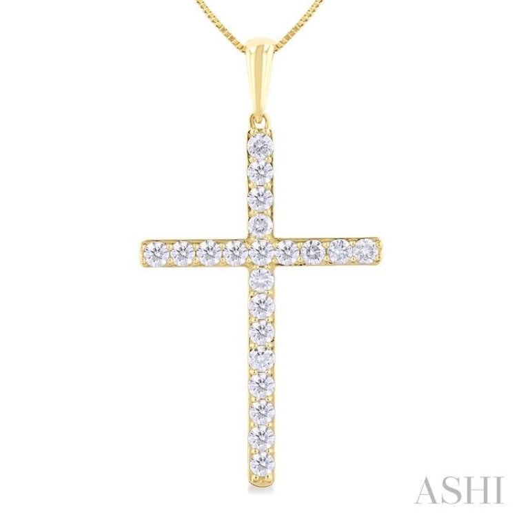 1/2 Ctw Round Cut Diamond Prong Set 1-Inch Plate Cross Pendant With Chain in 14K Yellow Gold