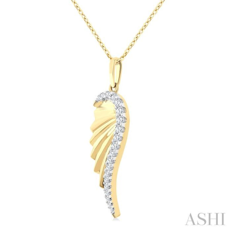 1/5 Ctw Fluted Texture Angel Wing Round Cut Diamond Fashion Pendant With Chain in 10K Yellow Gold