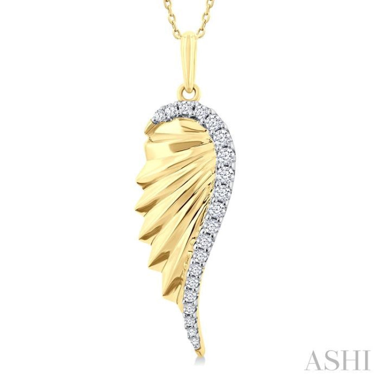1/5 Ctw Fluted Texture Angel Wing Round Cut Diamond Fashion Pendant With Chain in 10K Yellow Gold