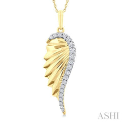 1/5 Ctw Fluted Texture Angel Wing Round Cut Diamond Fashion Pendant With Chain in 10K Yellow Gold