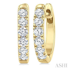 1/2 Ctw Round Cut Diamond Hoop Earrings in 14K Yellow Gold
