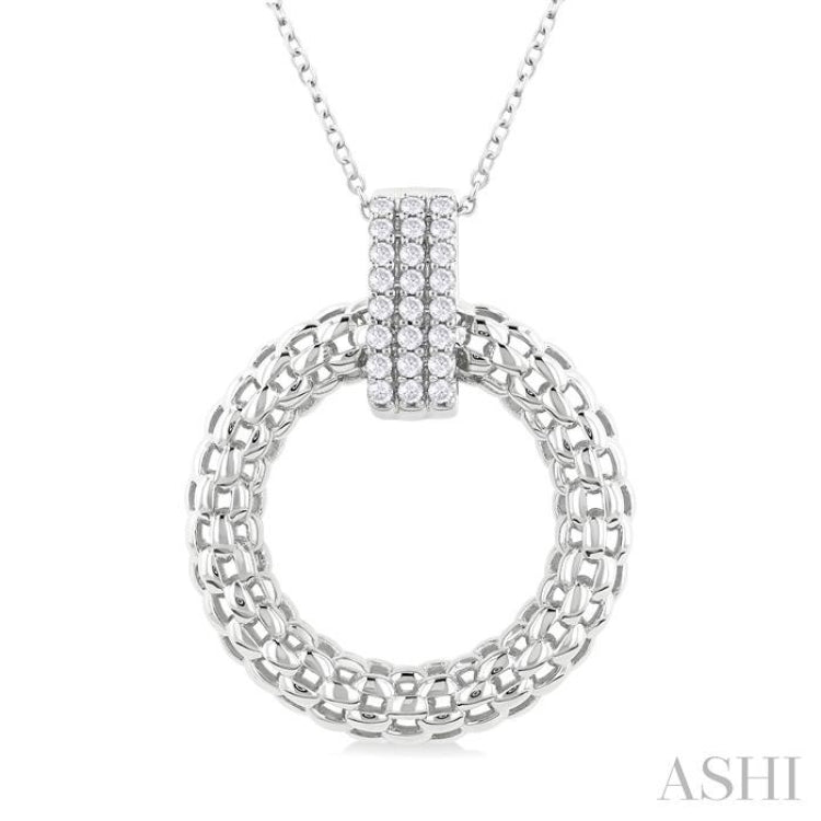 1/4 Ctw Bold Basket Weave Circle Round Cut Diamond Fashion Pendant With Chain in 14K White Gold