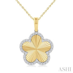 1/4 Ctw Fluted Texture Clover Round Cut Diamond Fashion Pendant With Chain in 10K Yellow and White Gold