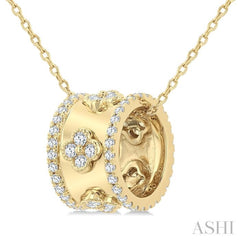 1/2 Ctw Round Cut Diamond Clover Fashion Pendant With Chain in 14K Yellow Gold